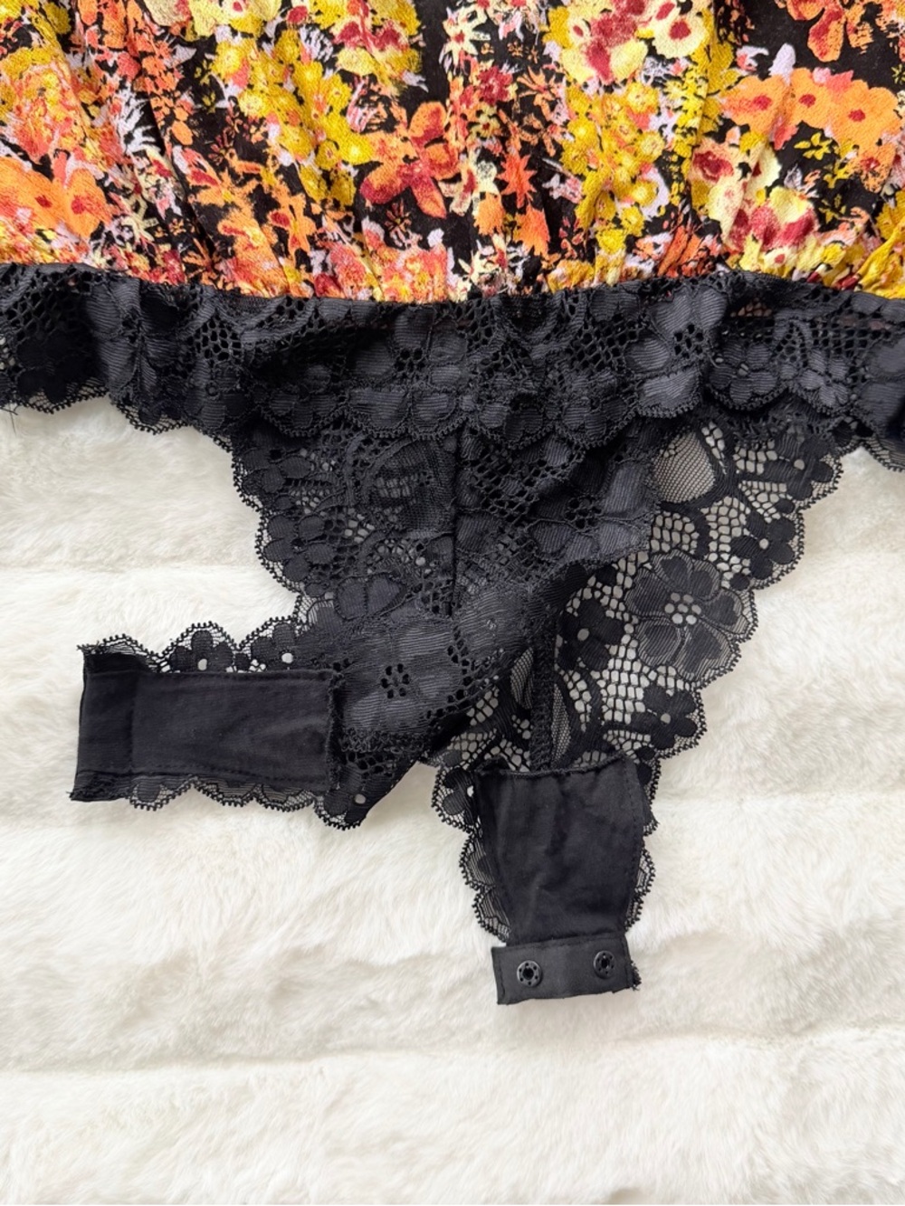 Free People Intimately Floral Bodysuit Boho Ruffle Bell Sleeve V Neck Size S - Picture 10 of 12